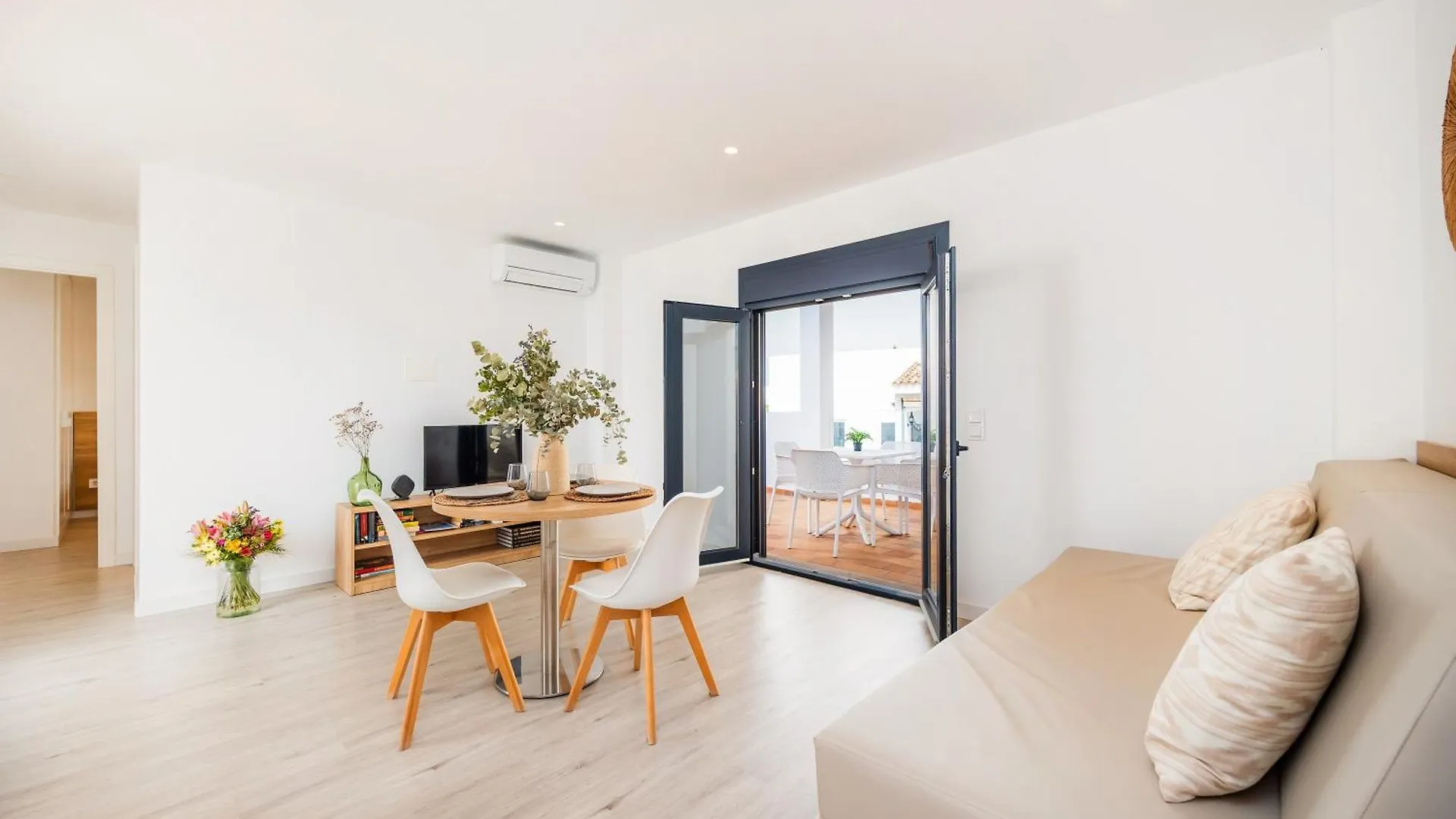 White Suites Кала де Ор